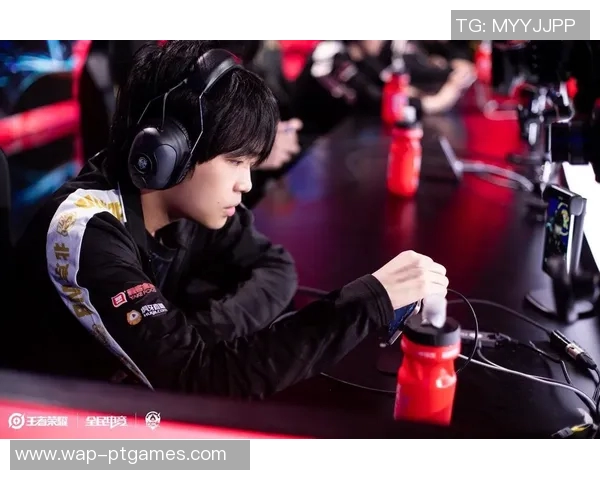 电竞比分国际邀请赛特别报道FPX逆袭之旅背后的奋斗与荣耀